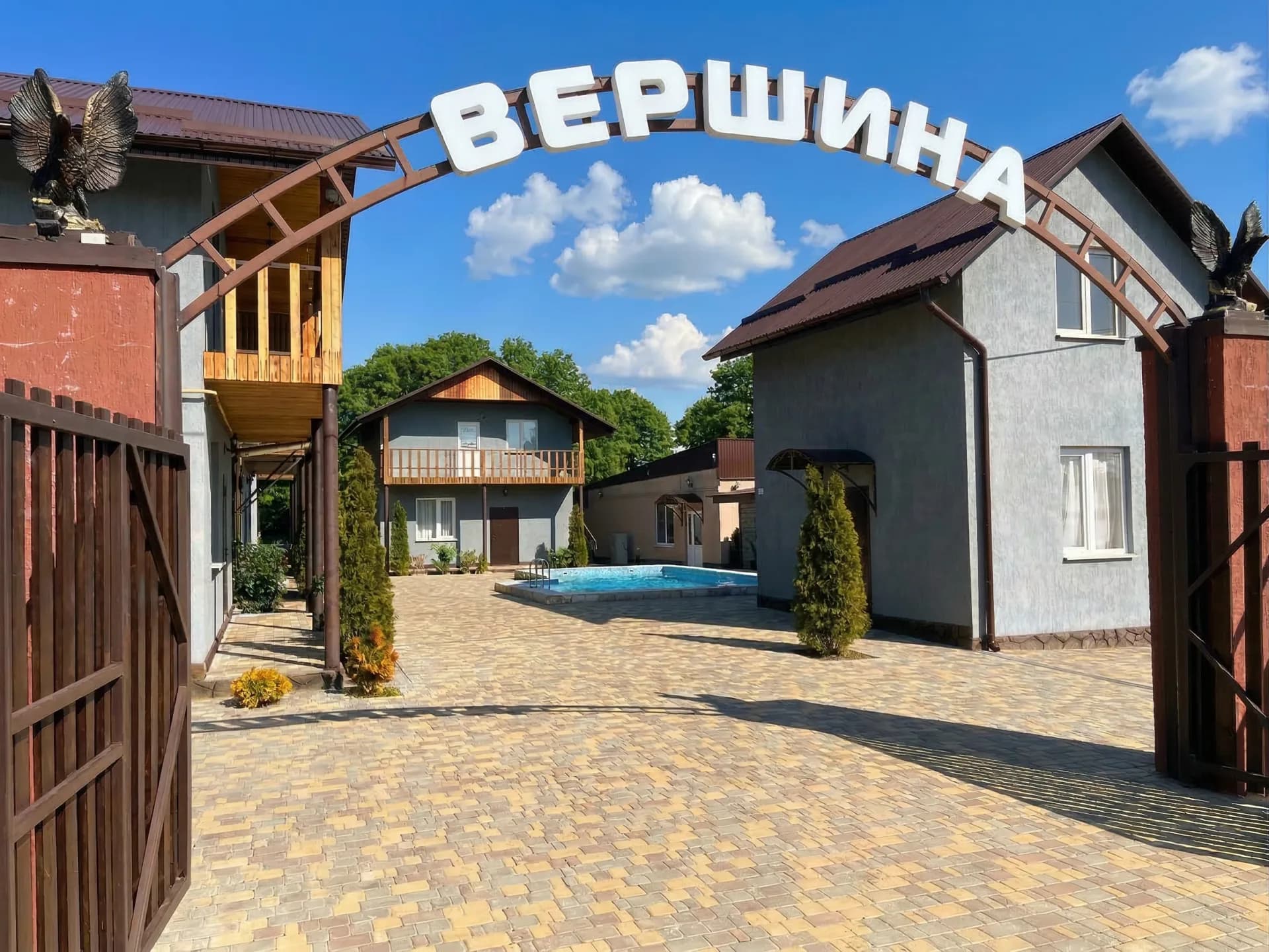 Второй вход на территорию Вершины