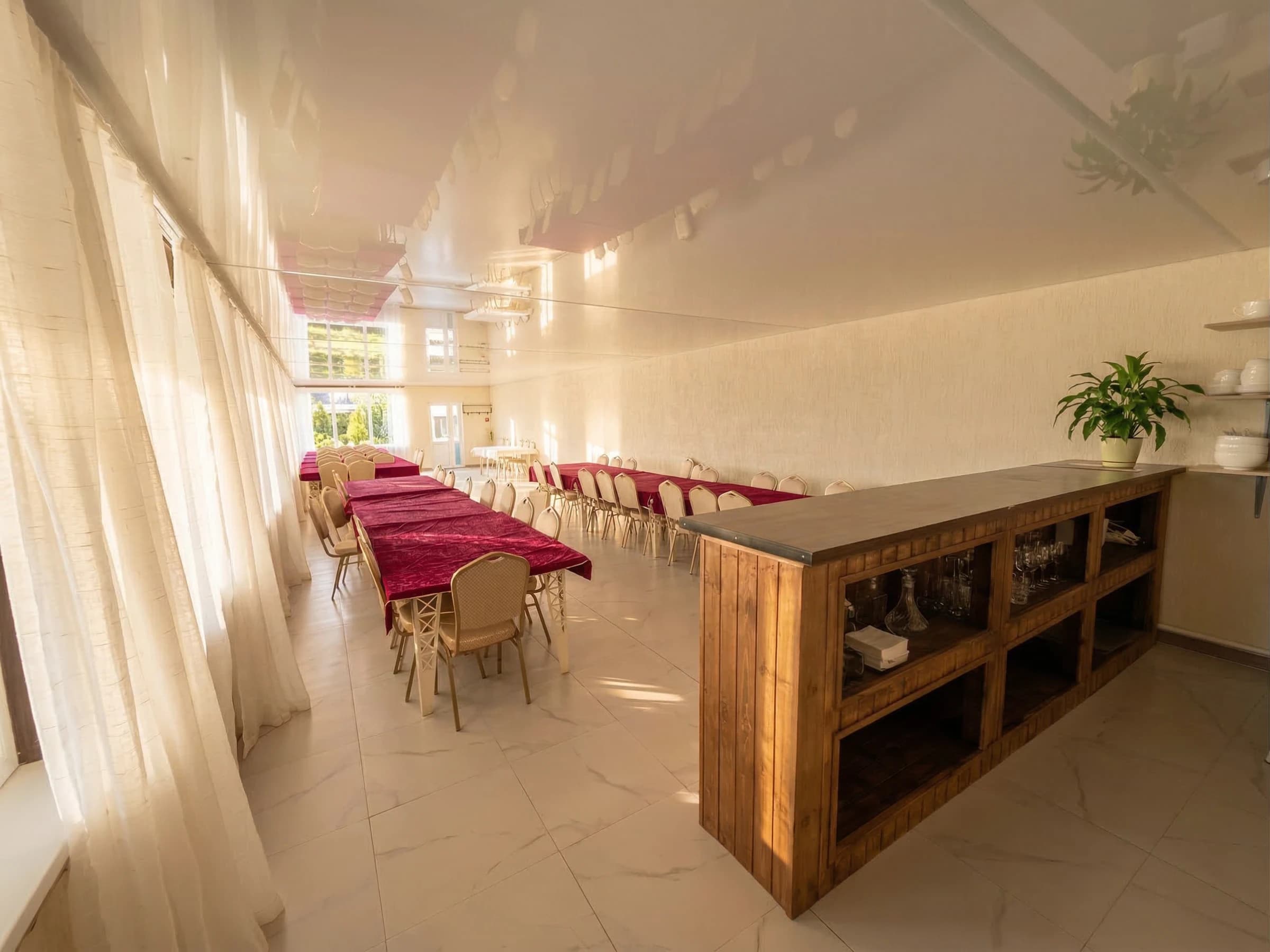 Малый зал на 100 гостей